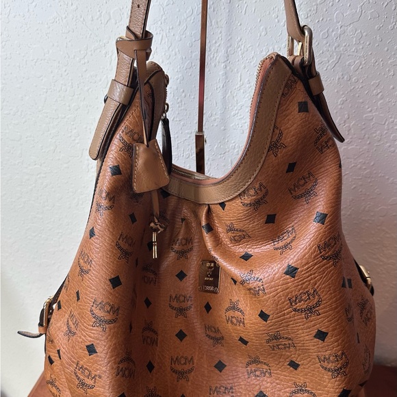 Authentic MCM Visetos Large Leather
Shoulder Bag - Picture 1 of 15